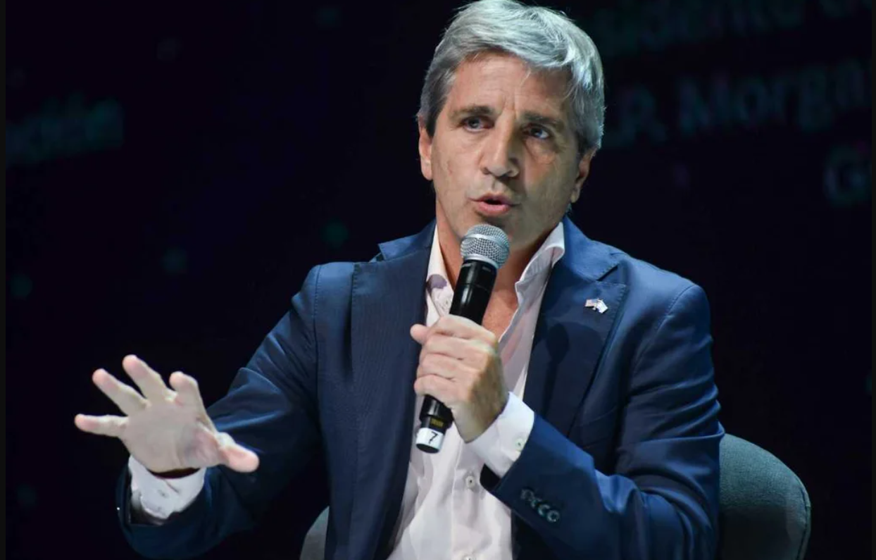 Caputo rechazó la emisión de deuda para capturar depósitos del blanqueo | Política y Economía