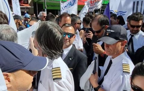 Los pilotos respondieron al decreto para privatizar Aerolíneas Argentinas: "Profundo desconocimiento de la aviación" | Política y Economía