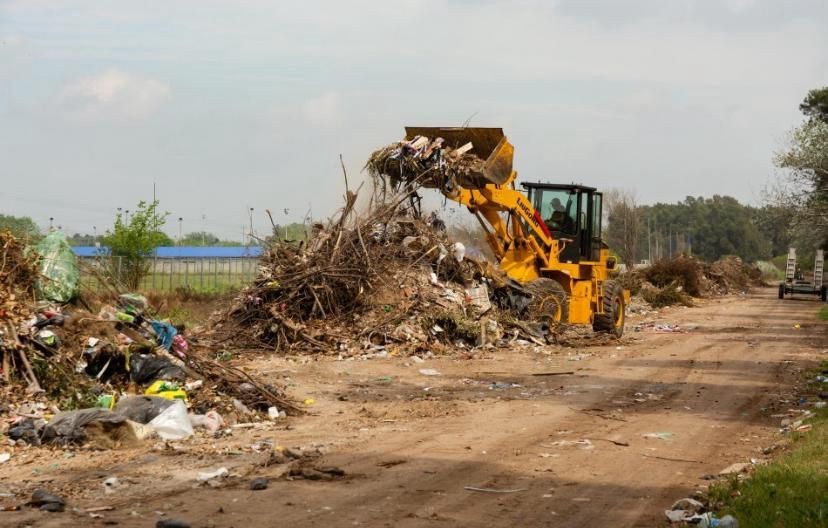 Trabajan en la recuperación de un punto crónico de arrojo de residuos en la zona noroeste | Rosario y la región