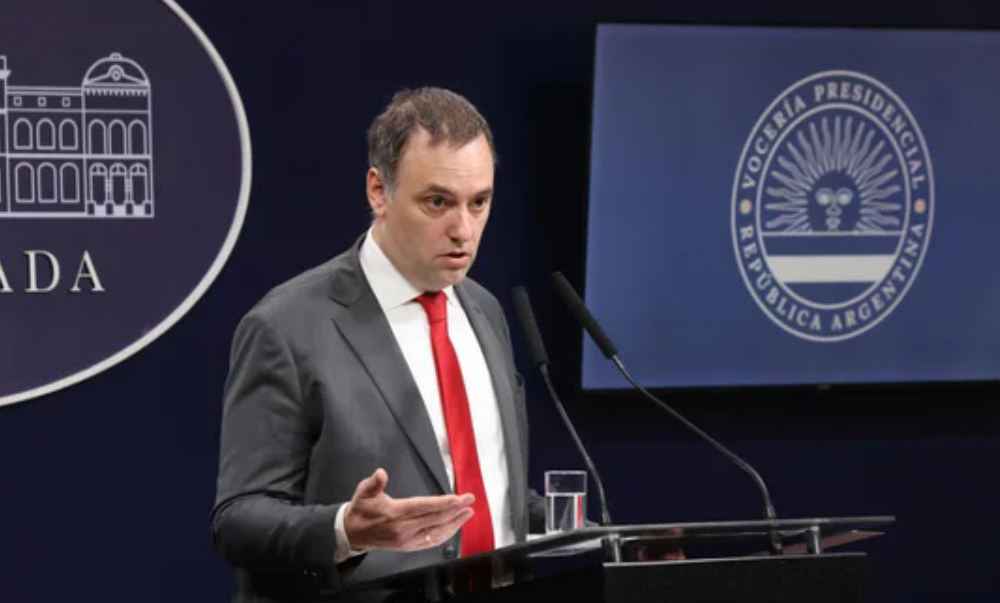 El Gobierno tomará un examen de idoneidad a 40 mil empleados de la planta transitoria y contratados | Política y Economía