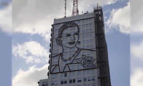 El Gobierno evalúa demoler el edificio del ex Ministerio de Desarrollo Social que tiene la imagen de Evita | Política y Economía
