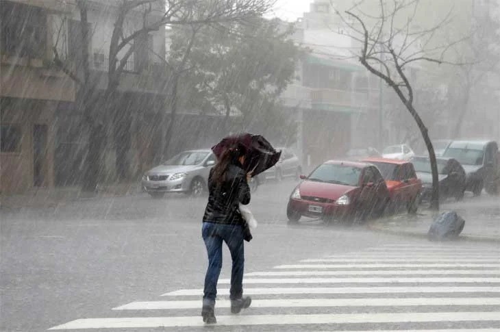 Tiempo en Rosario: la ciudad amaneció bajo tormenta eléctrica, lluvias y caída de granizo | Rosario y la región