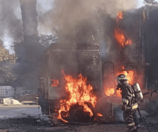 Se incendió la cabina de un camión debido a un fallo en el aire acondicionado en Empalme | Rosario y la región