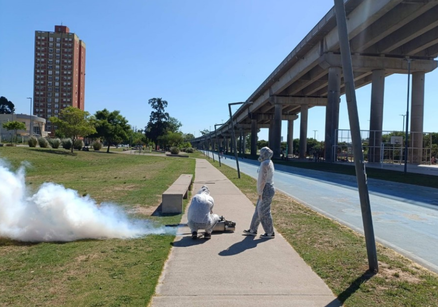 El municipio está realizando operativos de fumigación en áreas verdes | Rosario y la región