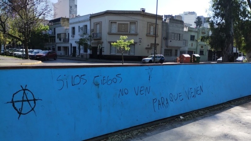 Vandalizaron la nueva cancha de fútbol para ciegos del parque Independencia | Rosario y la región