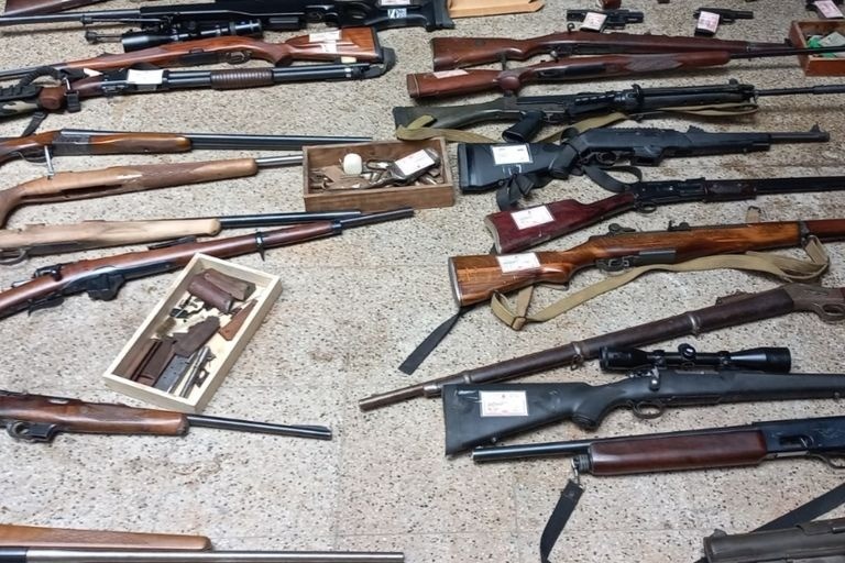 Megaoperativo contra el tráfico de armas: 8 detenidos y más de 120 armas ilegales secuestradas | Rosario y la región