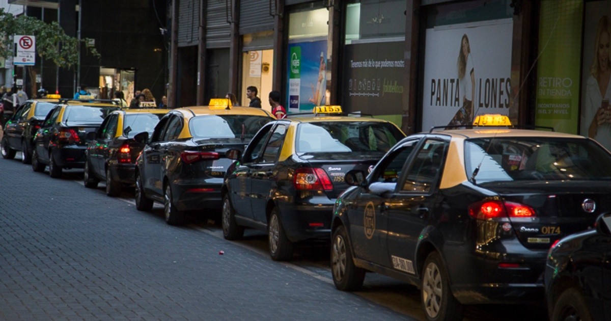 Detuvieron a dos delincuentes mientras intentaban robar un taxi | Rosario y la región