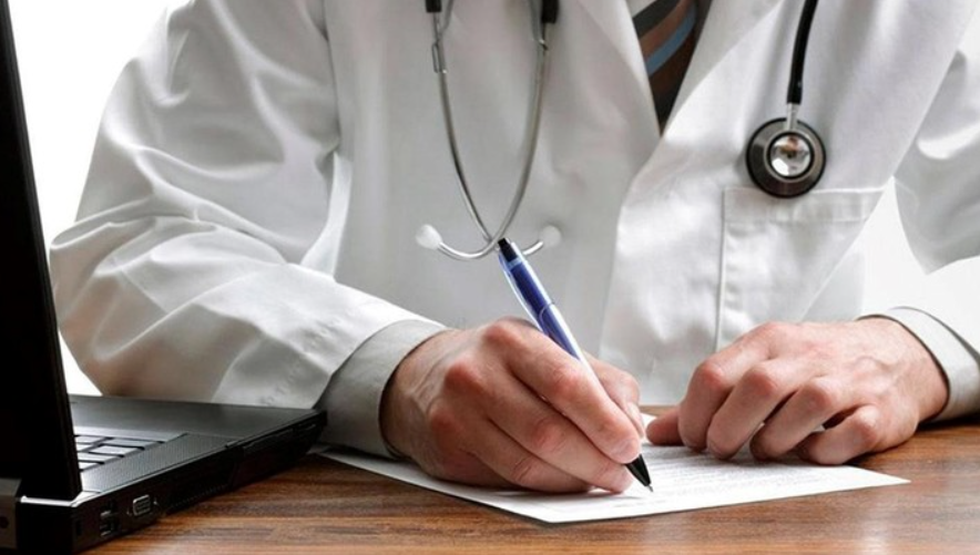 Nuevo beneficio del Gobierno a las prepagas: solo médicos en cartilla podrán prescribir medicamentos | Información General