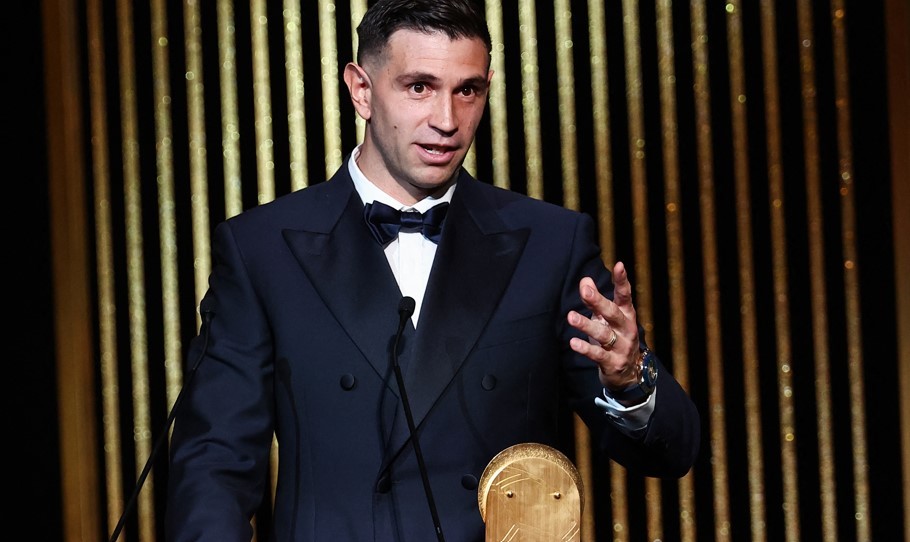 Balón de Oro: Dibu Martínez se quedó con el Trofeo Yashin por segundo año consecutivo | Deportes