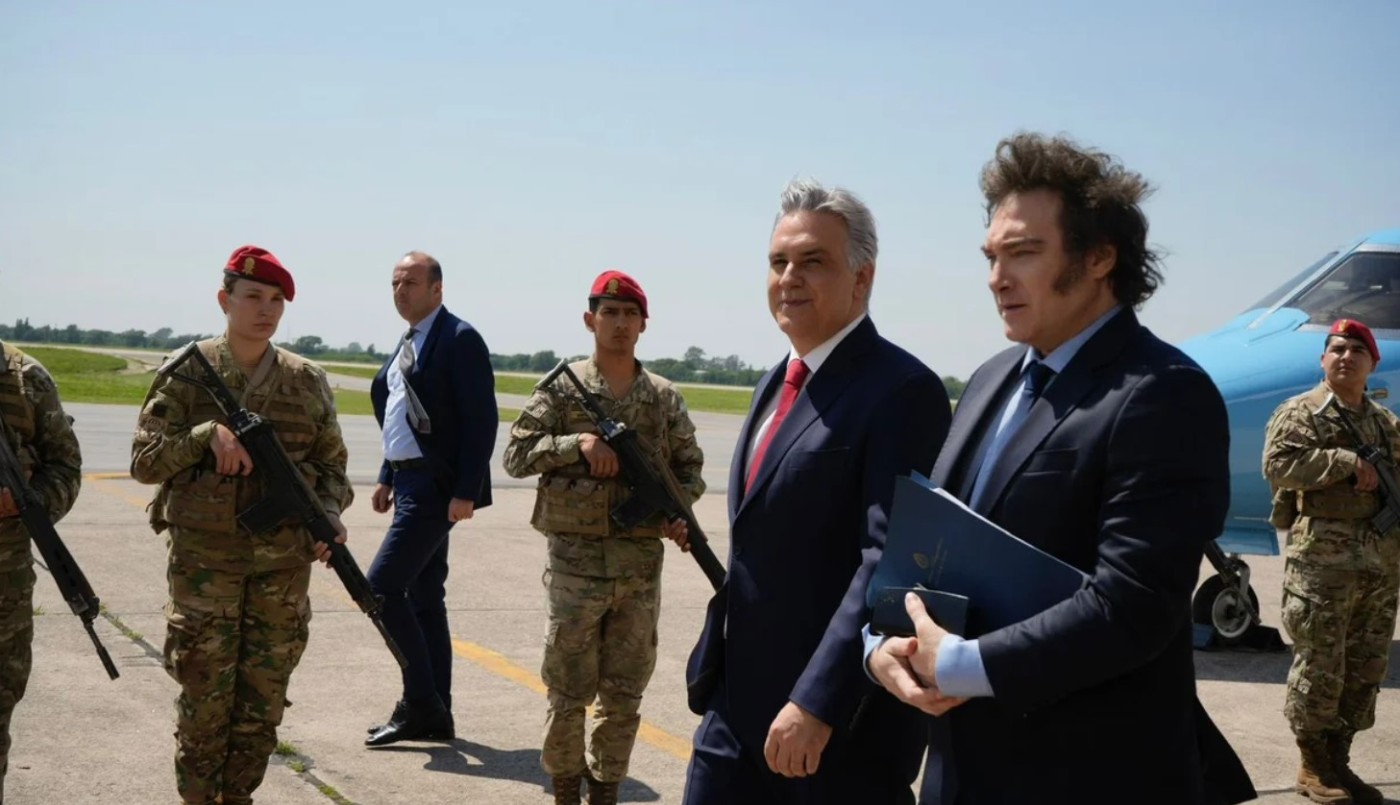 Milei criticó a Raúl Alfonsín: "Lo muestran como el padre de la democracia y fue partidario de un golpe" | Política y Economía