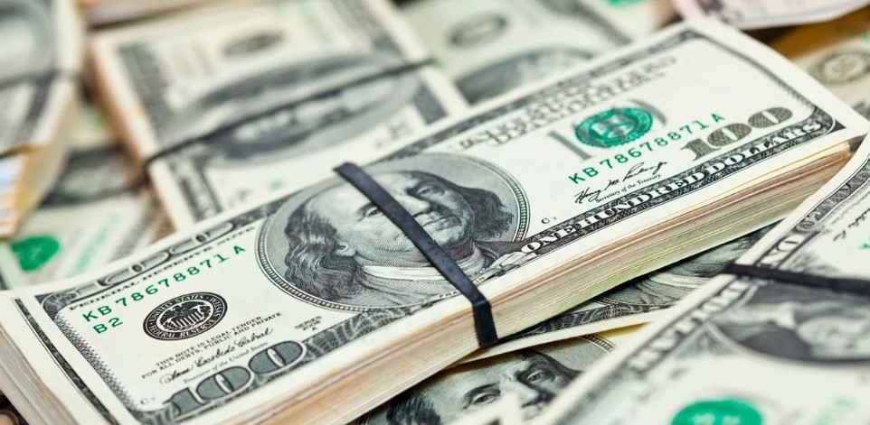 El blanqueo de capitales superó todos los pronósticos y los depósitos en dólares tocaron un récord | Política y Economía