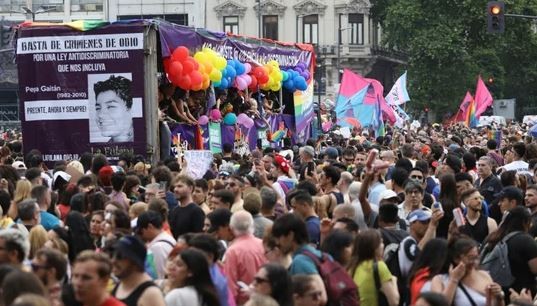33° Marcha del Orgullo en Argentina: una fiesta que abordó la lucha LGBT y el reclamo de políticas públicas | Información General