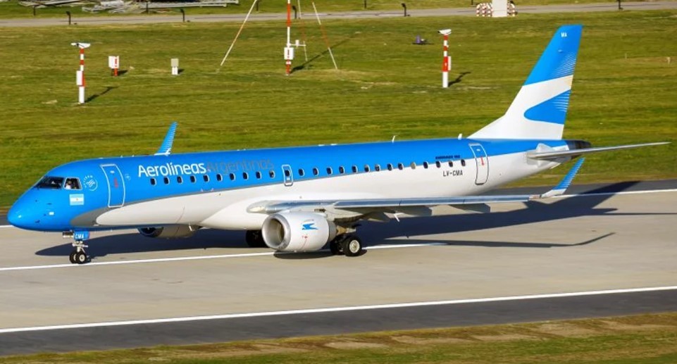 La Justicia revocó la orden de reincorporar a tres pilotos que habían sido despedidos de Aerolíneas Argentinas | Política y Economía