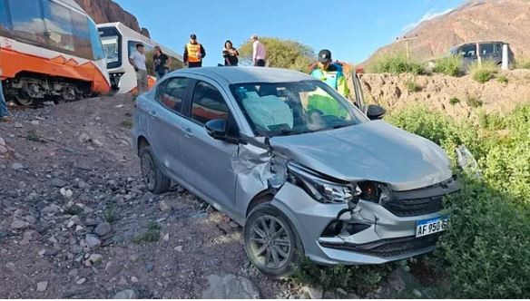 Un auto chocó al Tren Solar de la Quebrada en Purmamarca | Información General
