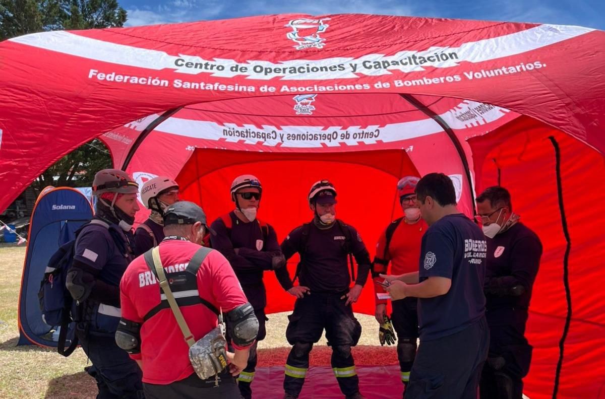 Finalizó la labor de los brigadistas de Santa Fe en Villa Gesell por el derrumbe del hotel | Rosario y la región