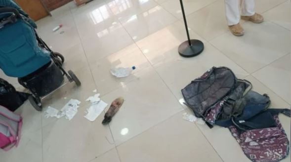 Un cura herido y dos adolescentes detenidos por la explosión de una botella durante una misa | Información General