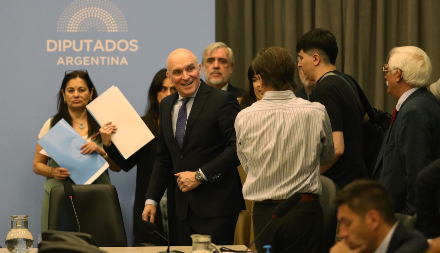 Se postergó hasta el martes la firma del Presupuesto 2025 para permitir que avancen negociaciones con diputados dialoguistas | Política y Economía
