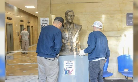 El Gobierno retiró el busto de Néstor Kirchner del edificio de ANSES | Política y Economía