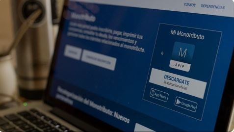 Los monotributistas ya pueden emitir comprobantes desde su celular | Política y Economía