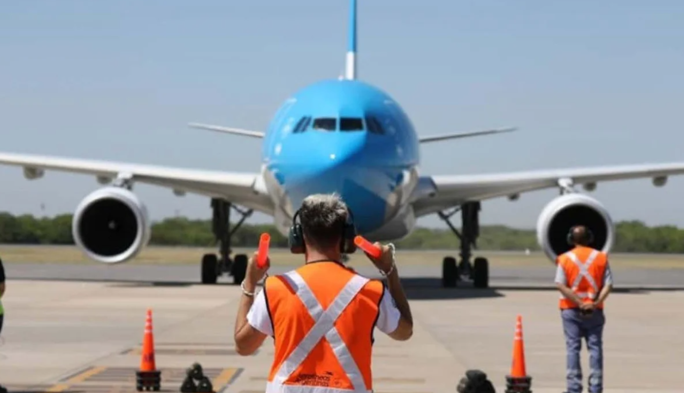 El Estado ya no estará obligado a contratar a Aerolíneas Argentinas con "exclusividad" | Política y Economía