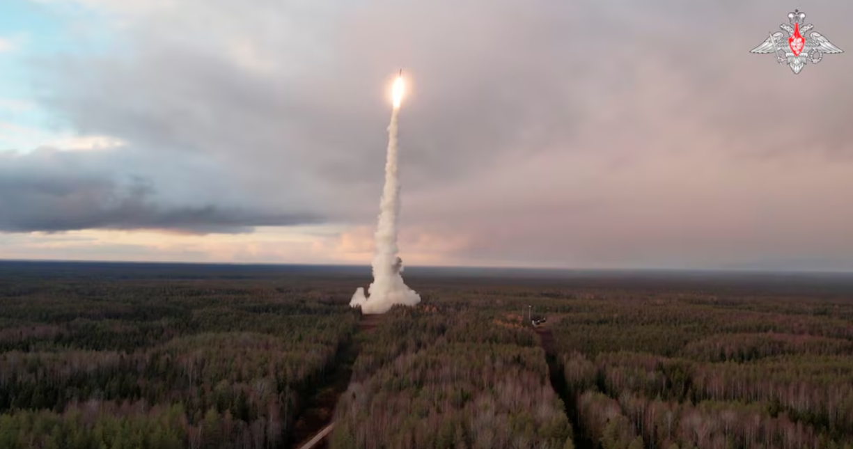 Rusia disparó un misil intercontinental contra Ucrania por primera vez desde el inicio de la guerra | Internacionales