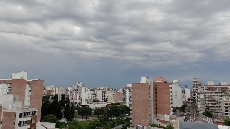 Tiempo en Rosario: jueves caluroso pero con un cielo cubierto de nubes | Rosario y la región
