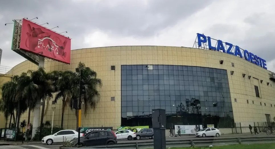 Se derrumbó parte del techo del shopping Plaza Oeste de Morón | Información General