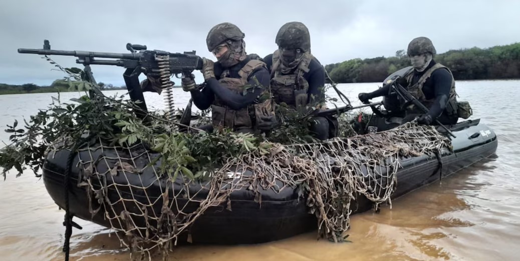 Continúa la búsqueda del sargento desaparecido en el Río Paraná: hallaron una boina y una mochila | Información General