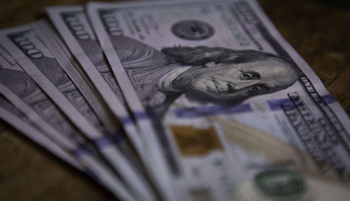 Con otra baja del dólar blue, la brecha perforó el 10% y alcanzó un nuevo mínimo en la era Milei | Política y Economía