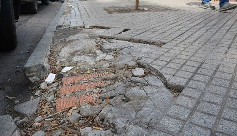 Adiós a las baldosas flojas: proponen la construcción de veredas de hormigón | Rosario y la región