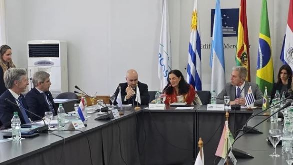 Luis Caputo pidió "mayor apertura comercial" en reunión con ministros del Mercosur | Política y Economía