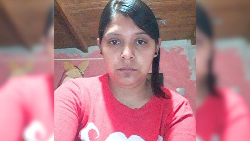 Piden colaboración para dar con la mujer acusada de asesinar a un hombre para robarle | Rosario y la región