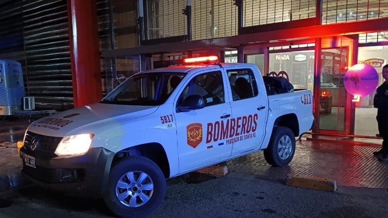 Se incendió el depósito de un local de ropa dentro de un hipermercado de zona sur | Rosario y la región