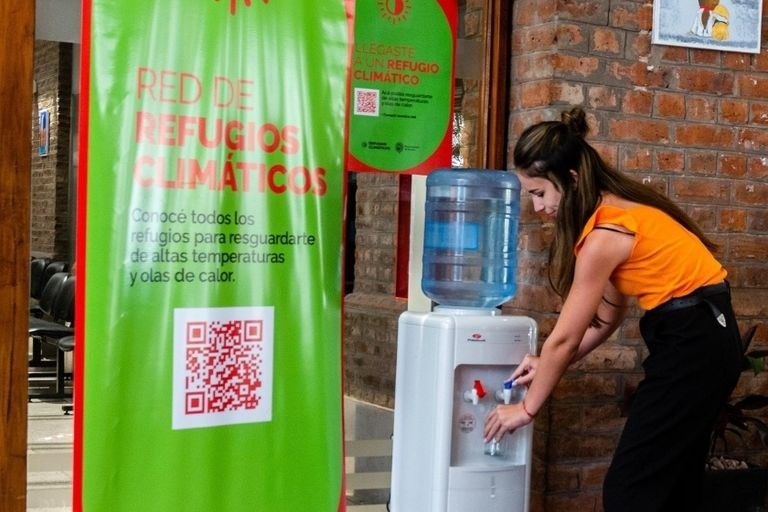 Tras la inminente llegada del calor: relanzaron la red de refugios climáticos y suman espacios verdes | Rosario y la región