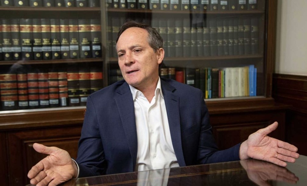 Exigen la "inmediata renuncia" de Camau Espínola a su banca en el Senado por "vender su voto" | Política y Economía