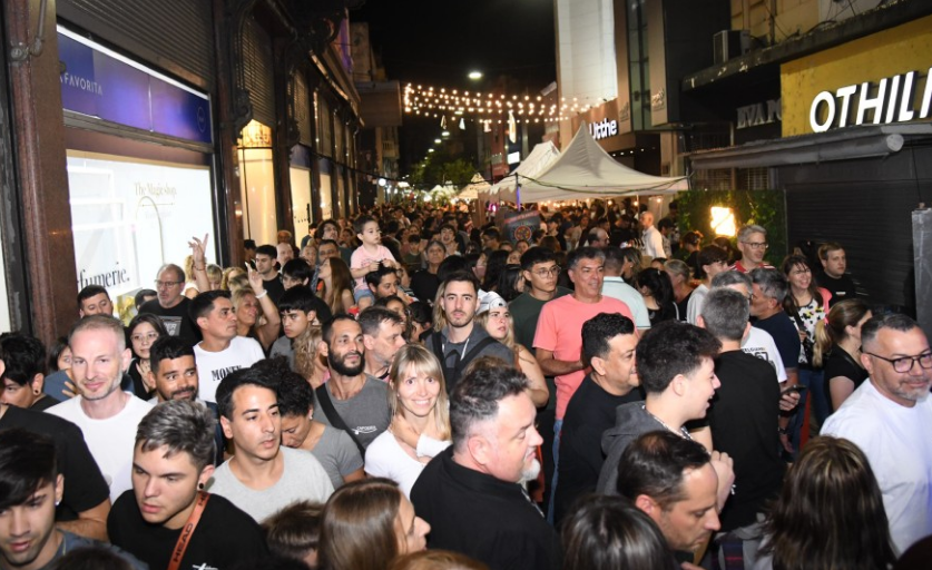 La última Noche de las Peatonales del año convocó a más de 175.000 rosarinos | Rosario y la región