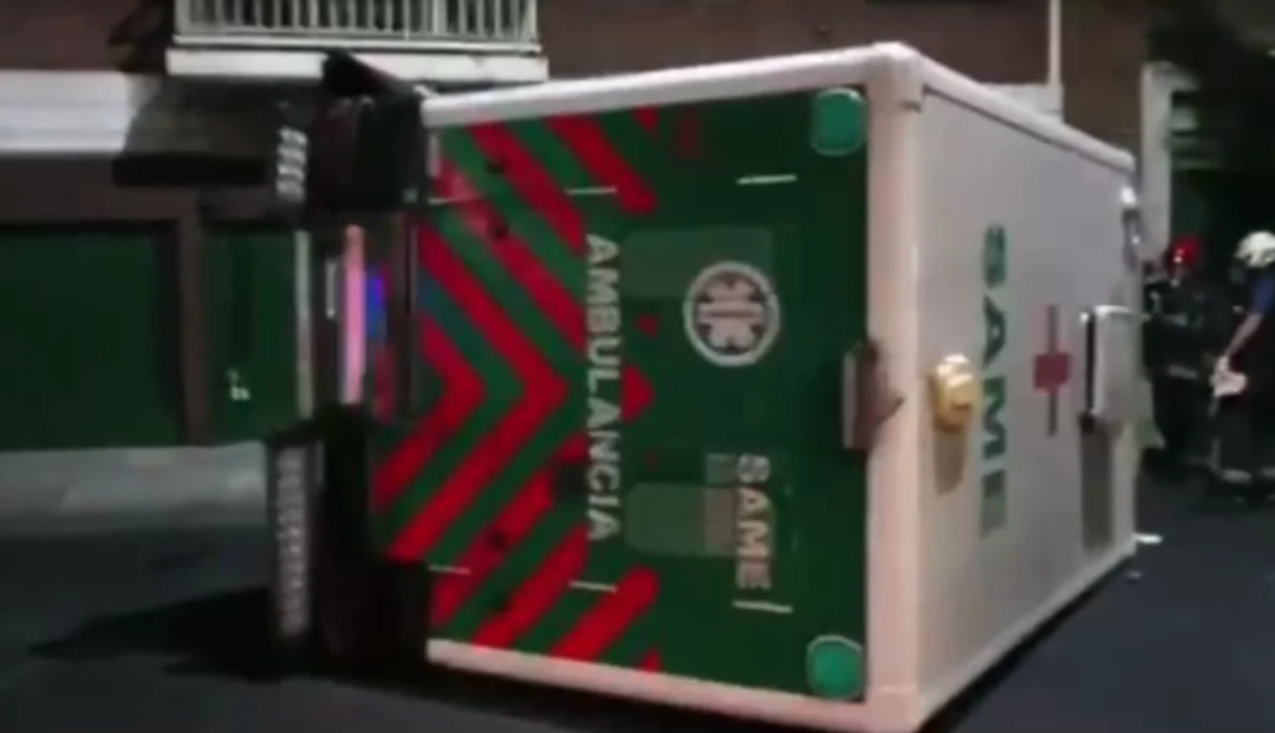 Volcó una ambulancia en San Cristóbal: cuatro heridos | Información General