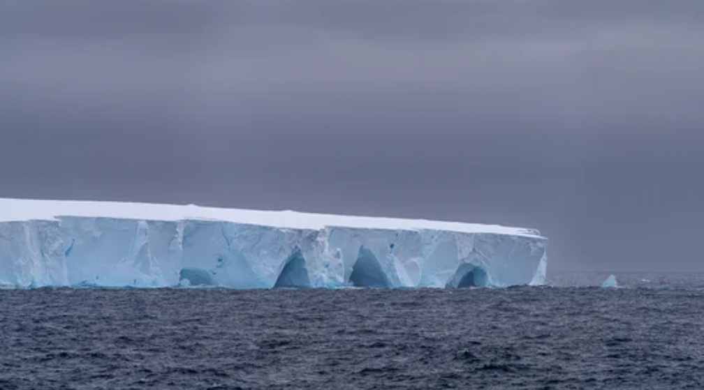 Se desprendió el iceberg más grande del mundo y navega por el océano: qué impacto tendrá | Información General