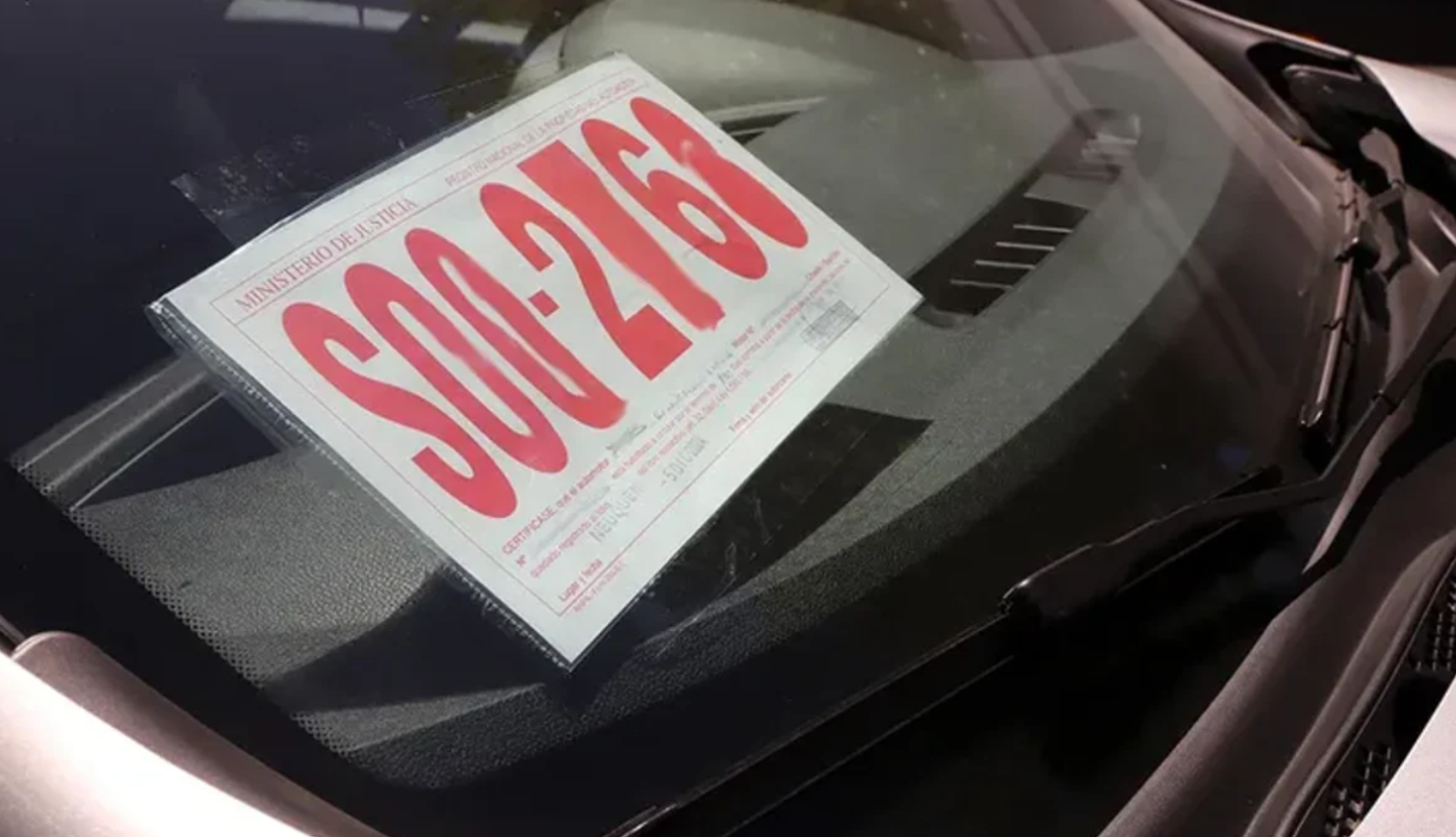 La decisión del gobierno de Javier Milei para los que no tienen chapa patente y tienen que viajar al exterior | Información General