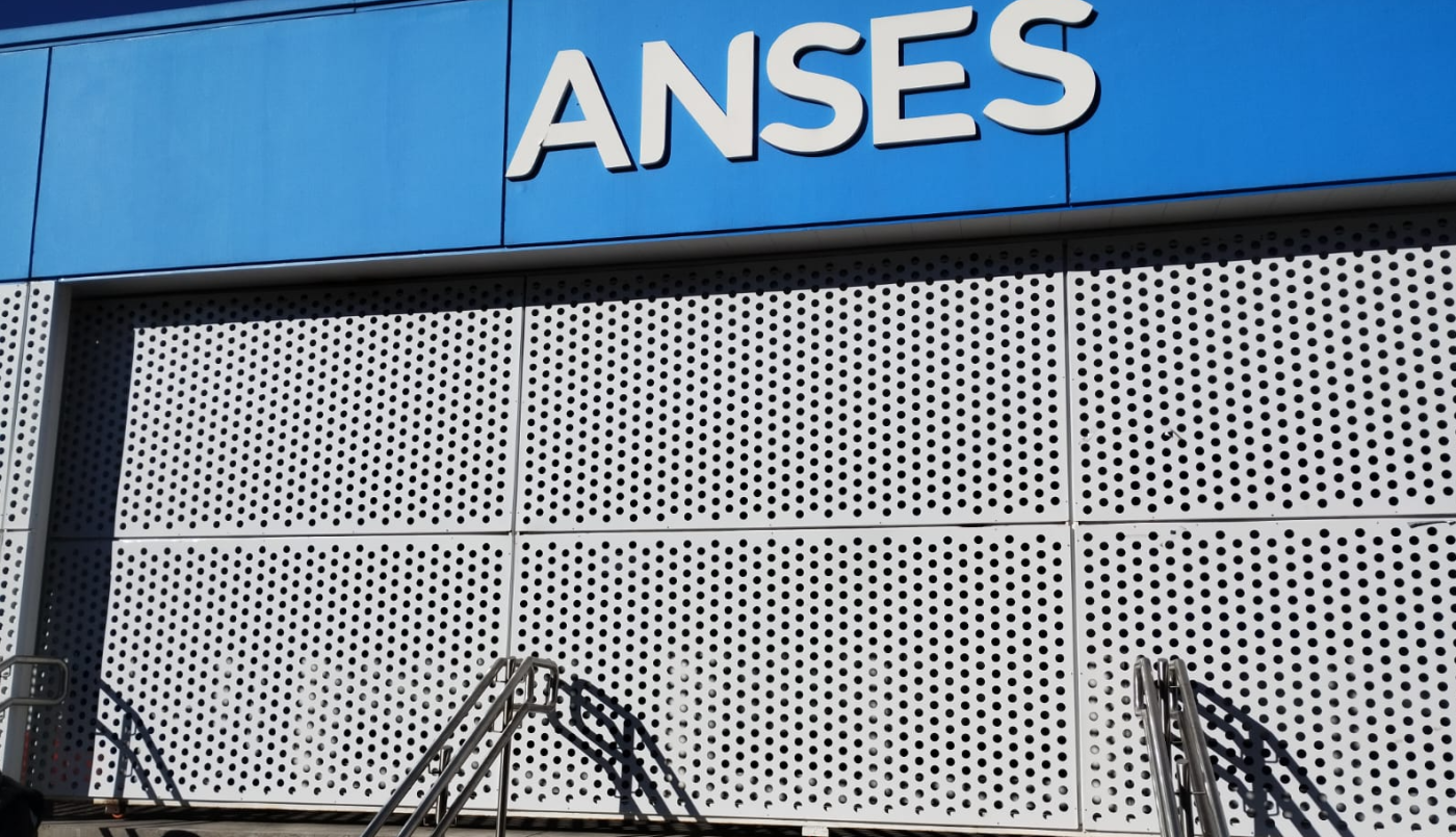 Milei otorgó asueto a los empleados estatales los días 24 y 31 de diciembre | Política y Economía