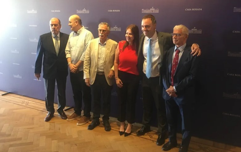 Sin Javier Milei, el Gobierno brindó con los periodistas de Casa Rosada: "Se viene un 2025 bárbaro" | Política y Economía