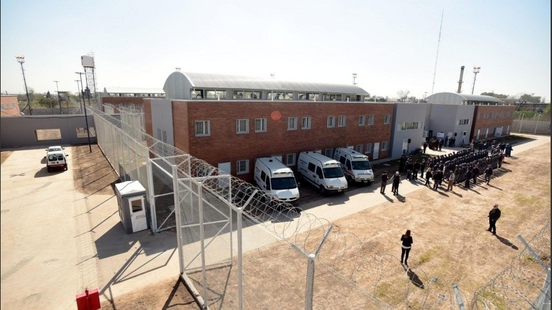 La particular acusación por extorsiones sexuales a cuatro presos: uno era considerado “el sicario más joven de Santa Fe” | Rosario y la región