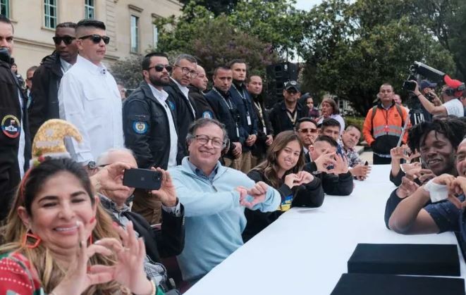 Petro celebró la Navidad con personas en situación de calle en Bogotá | Internacionales