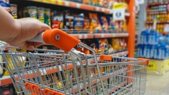 Las ventas en supermercados cayeron 17,8% en octubre, según el Indec | Política y Economía