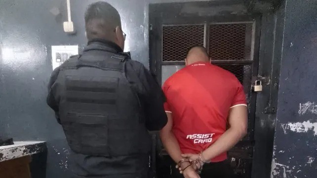 Detuvieron a un motociclista por golpear a una policía | Rosario y la región