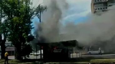 Incendio en Rosario: destrucción total de una casilla de zona oeste | Rosario y la región
