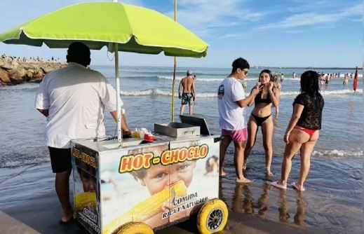 Verano 2025: cuánto cuesta comer un choclo en las playas de Mar del Plata | Política y Economía