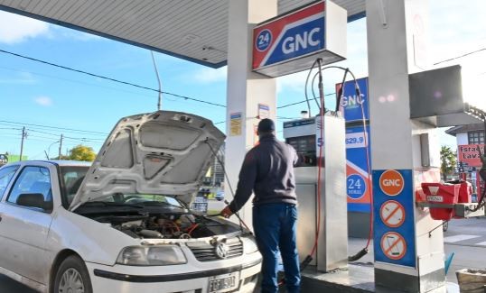 Aumentan la tarifa de gas para grandes usuarios y estaciones de GNC | Política y Economía