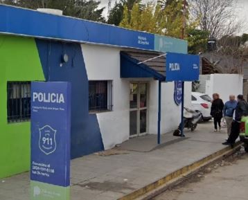 Detienen a una comisario y a cuatro policías acusados de extorsionar a un vecino en Glew | Información General