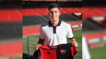 Luca Sosa fue presentado como el primer refuerzo de Newell's | Rosario y la región